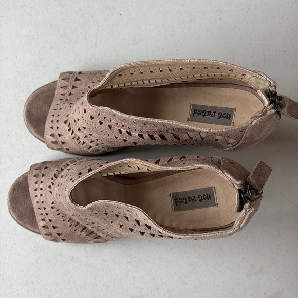 Not Rated Groove Thang Peep Toe Shoe Size 10 - Picture 9 of 9